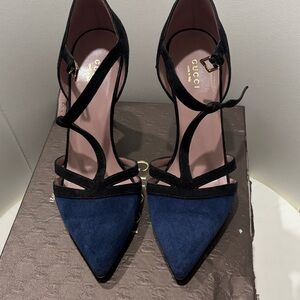 Gucci Navy Suede Pointed-Toe Pumps with Black Straps